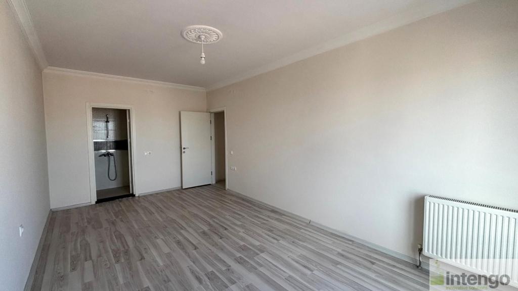ODUNPAZARI EMEK MAHALLESİ'NDE SATILIK DAİRE (18393)