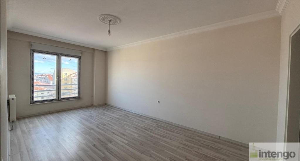 ODUNPAZARI EMEK MAHALLESİ'NDE SATILIK DAİRE (18393)