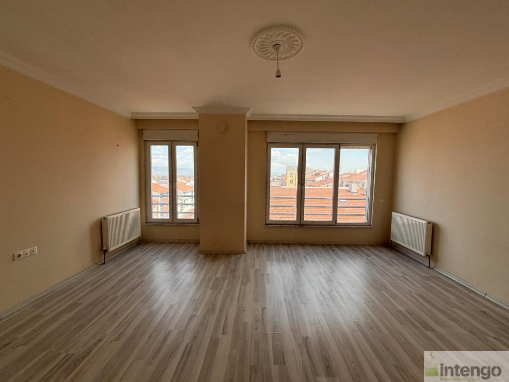 ODUNPAZARI EMEK MAHALLESİ'NDE SATILIK DAİRE (18406)
