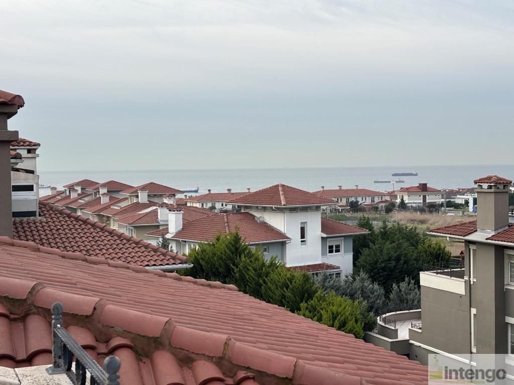 BEYLİKDÜZÜ KALYON VİLLALARI SİTESİ'NDE SATILIK TRİPLEKS VİLLA (744)