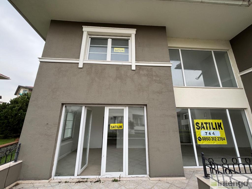 BEYLİKDÜZÜ KALYON VİLLALARI SİTESİ'NDE SATILIK TRİPLEKS VİLLA (744)