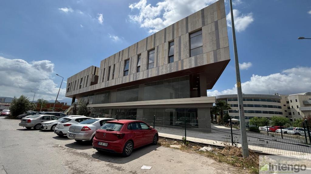 BORNOVA 4S İŞ MERKEZİ'NDE SATILIK OFİS (935)