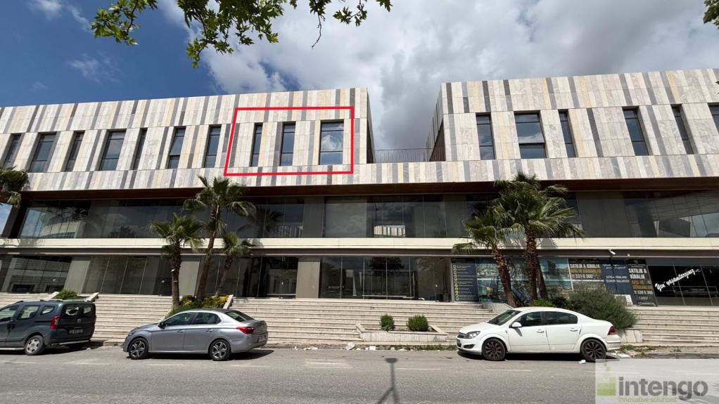 BORNOVA 4S İŞ MERKEZİ'NDE SATILIK OFİS (935)