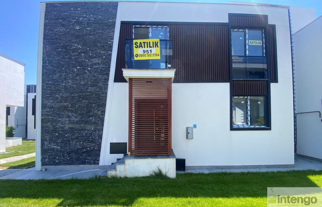 SÜLEYMANPAŞA PARADISE 5 VİLLALARI'NDA SATILIK TRİPLEKS VİLLA (951)