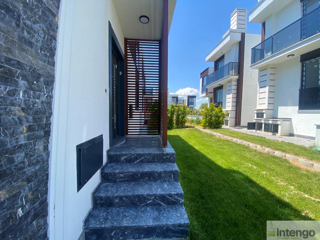 SÜLEYMANPAŞA PARADISE 5 VİLLALARI'NDA SATILIK TRİPLEKS VİLLA (951)