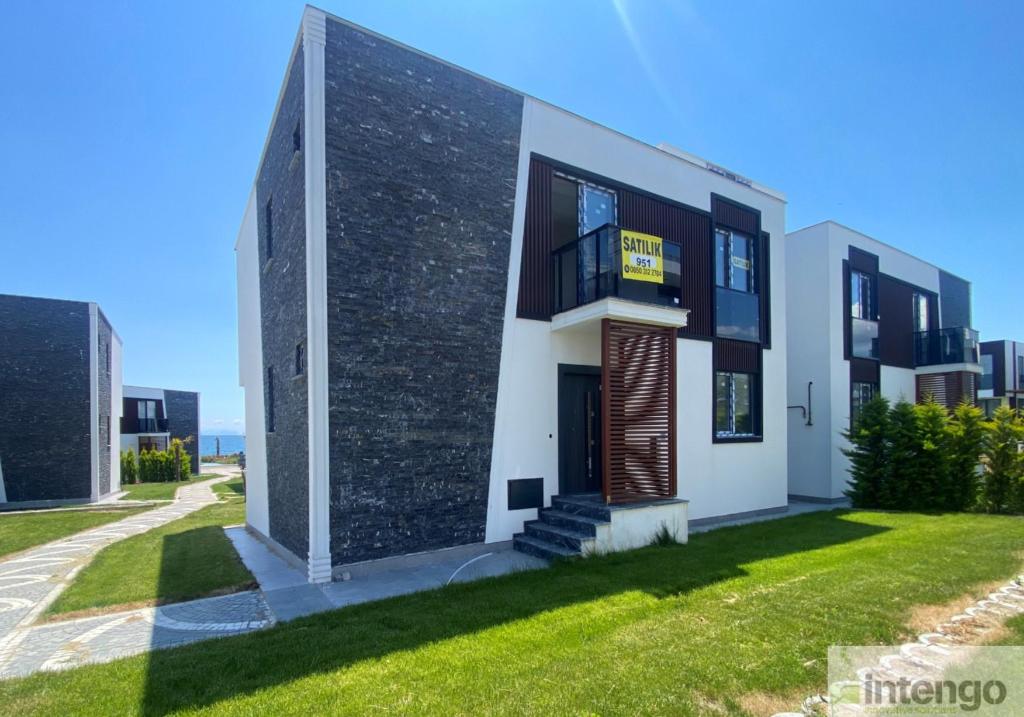 SÜLEYMANPAŞA PARADISE 5 VİLLALARI'NDA SATILIK TRİPLEKS VİLLA (951)