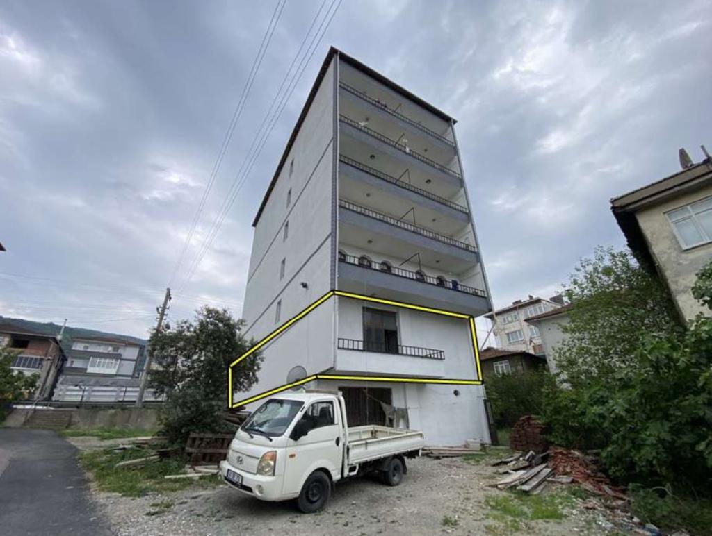 GÖLCÜK ATATÜRK BULVARI'NDA SATILIK DÜKKAN (964)