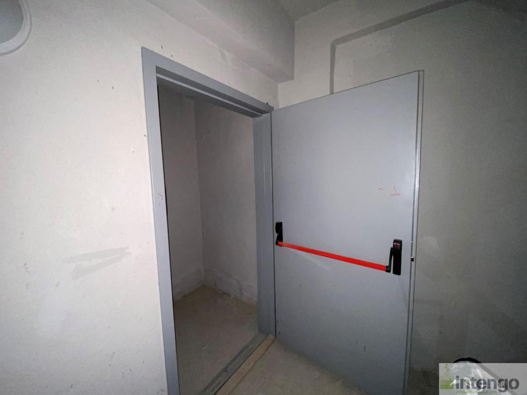KAPAKLI BOSTİM İŞ MERKEZİ'NDE SATILIK 4 KATLI DÜKKAN (546) — foto 11