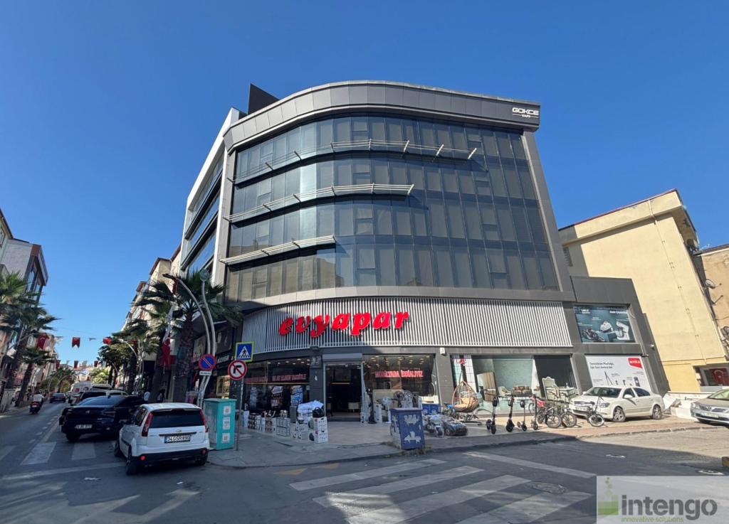 ÇAYIROVA FATİH CADDESİ'NDE SATILIK OFİS (520)