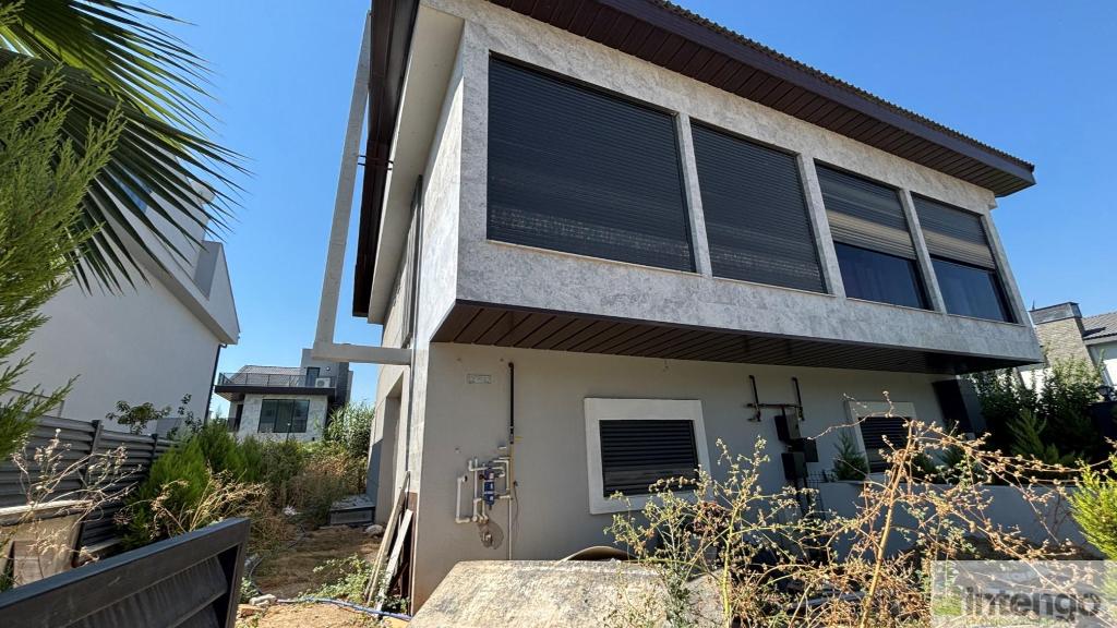 BORNOVA KAZIM DİRİK MAHALLESİ'NDE SATILIK TRİPLEKS VİLLA (990) — foto 3
