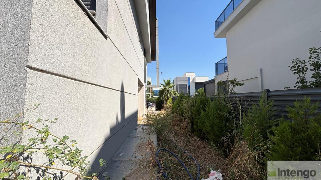 BORNOVA KAZIM DİRİK MAHALLESİ'NDE SATILIK TRİPLEKS VİLLA (990) — foto 4