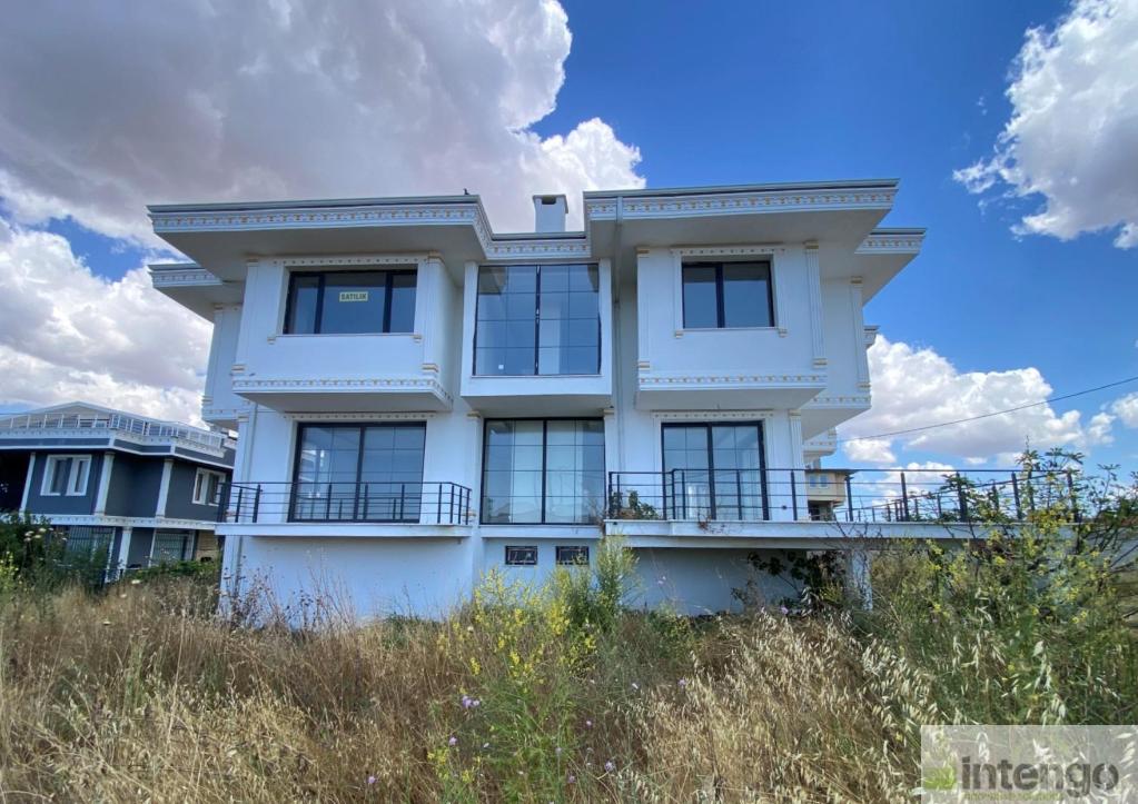 SİLİVRİ SANCAKTEPE MAHALLESİ'NDE SATILIK TRİPLEKS VİLLA (561)