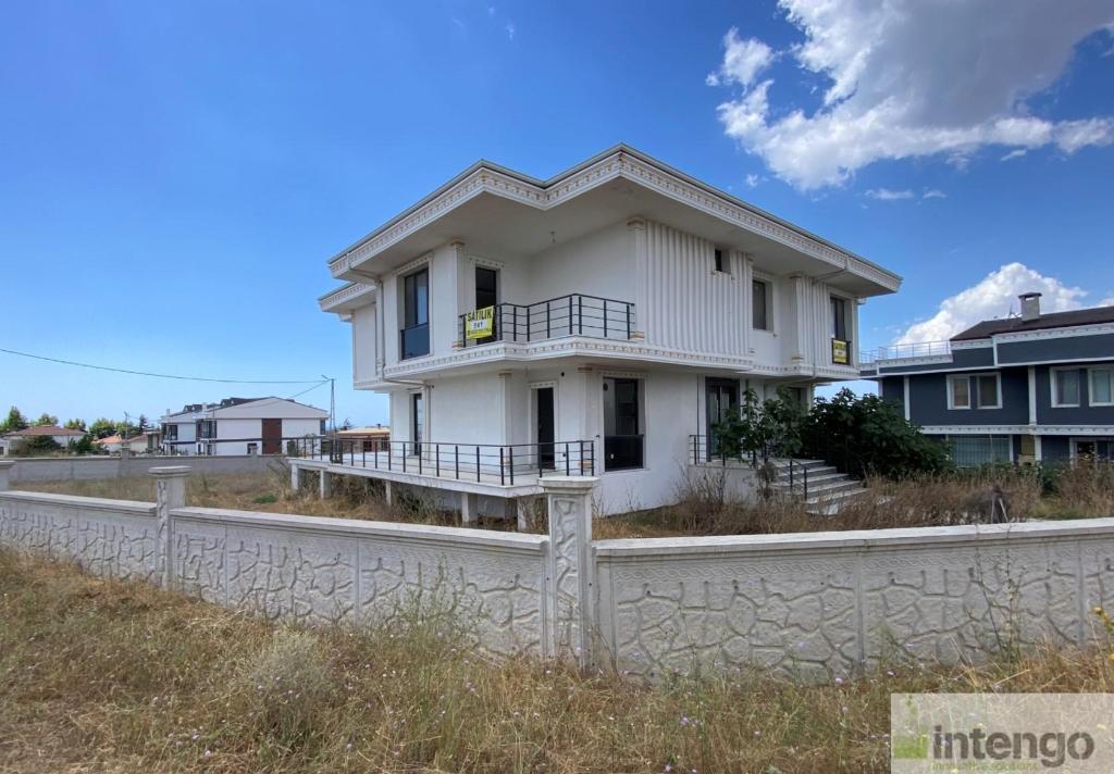 SİLİVRİ SANCAKTEPE MAHALLESİ'NDE SATILIK TRİPLEKS VİLLA (561) — foto 2