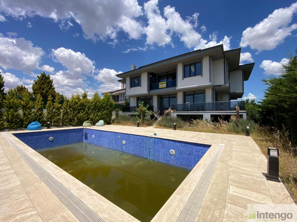 SİLİVRİ SANCAKTEPE MAHALLESİ'NDE SATILIK TRİPLEKS VİLLA (562) — foto 2