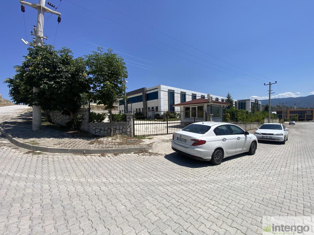 TOSYA KURTBELİ OSB'DE SATILIK FABRİKA BİNASI (542)