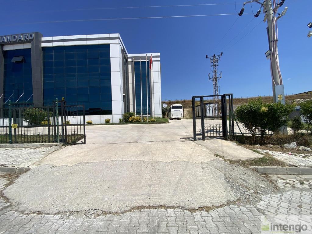 TOSYA KURTBELİ OSB'DE SATILIK FABRİKA BİNASI (542)