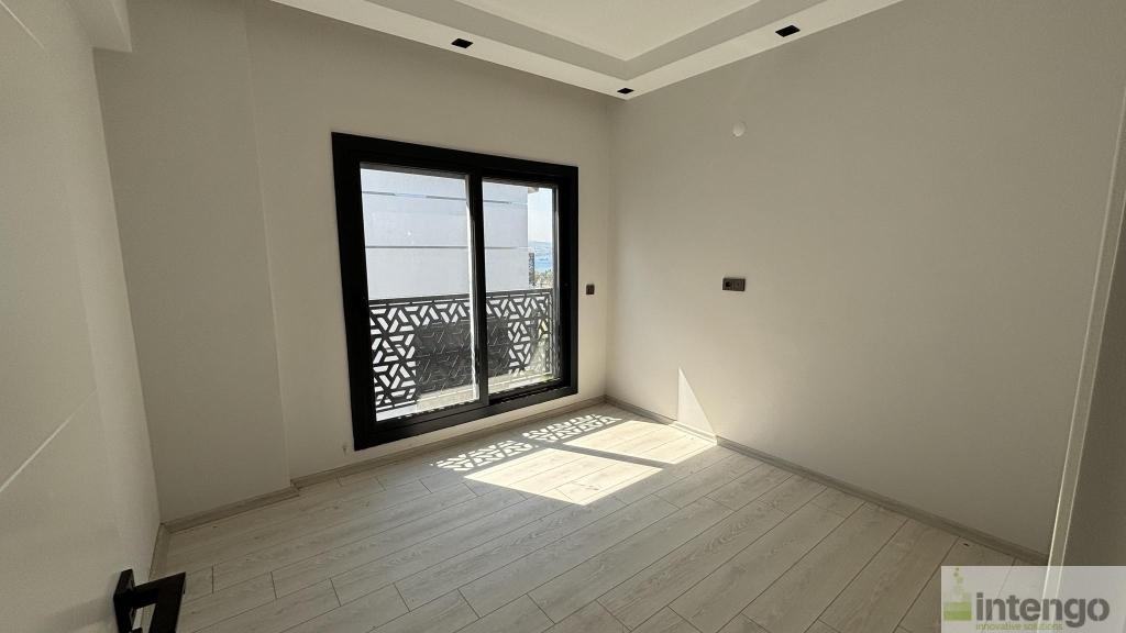 ALİAĞA YALI MAHALLESİ'NDE SATILIK TRİPLEKS VİLLA (577) — foto 14