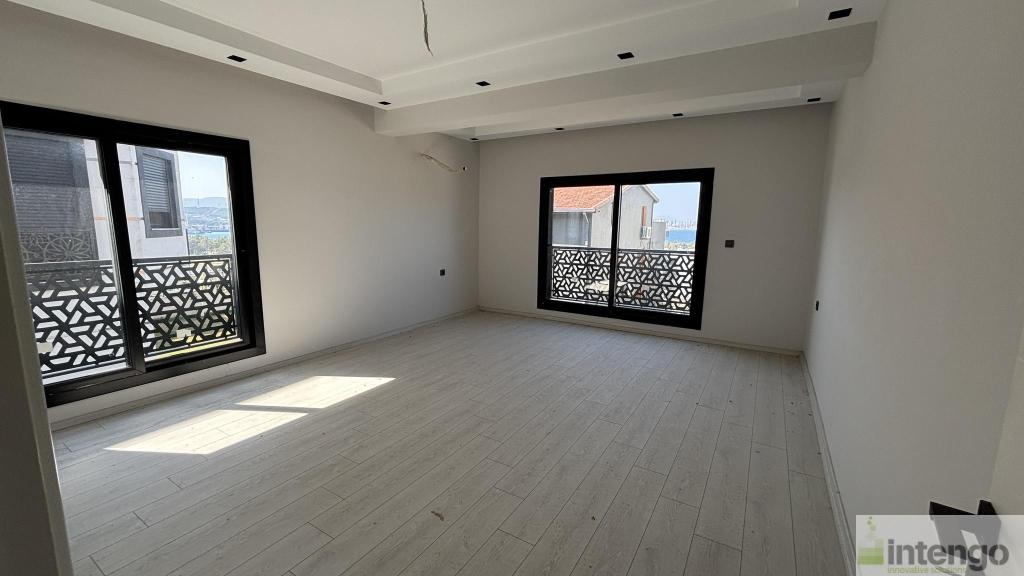 ALİAĞA YALI MAHALLESİ'NDE SATILIK TRİPLEKS VİLLA (577) — foto 4