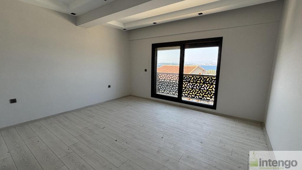 ALİAĞA YALI MAHALLESİ'NDE SATILIK TRİPLEKS VİLLA (577) — foto 11