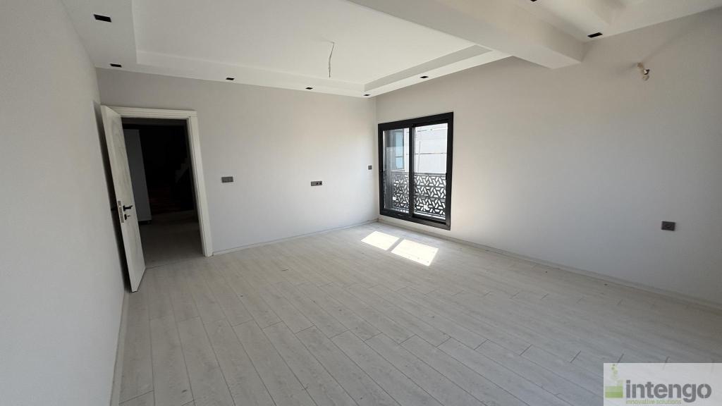 ALİAĞA YALI MAHALLESİ'NDE SATILIK TRİPLEKS VİLLA (577) — foto 6