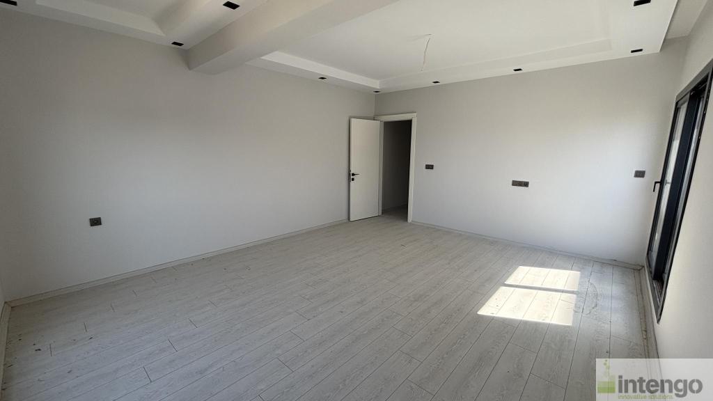 ALİAĞA YALI MAHALLESİ'NDE SATILIK TRİPLEKS VİLLA (577) — foto 5