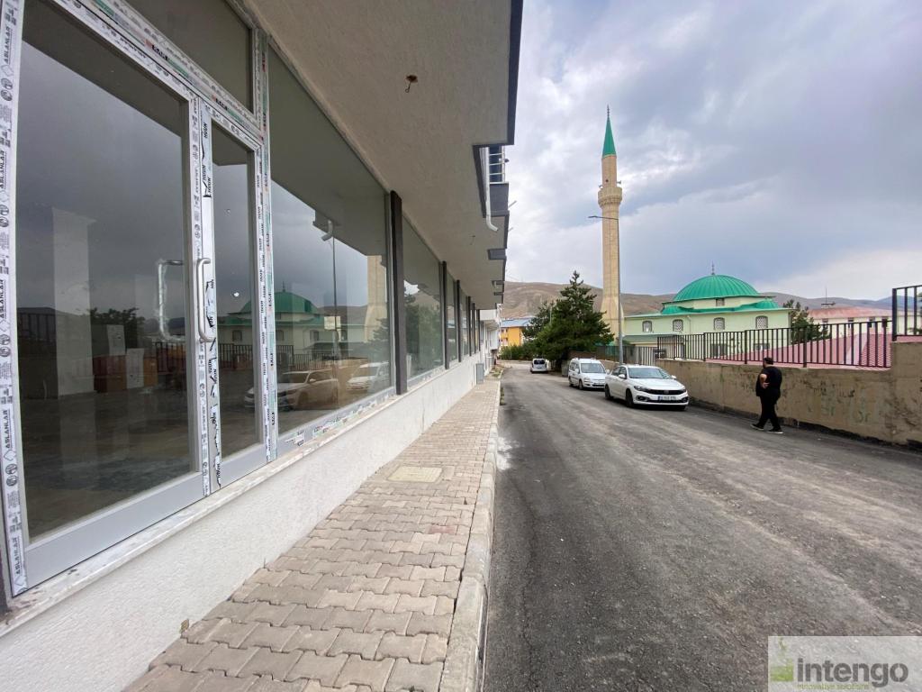 BAYBURT GENÇOSMAN MAHALLESİ'NDE SATILIK DÜKKAN (1089)