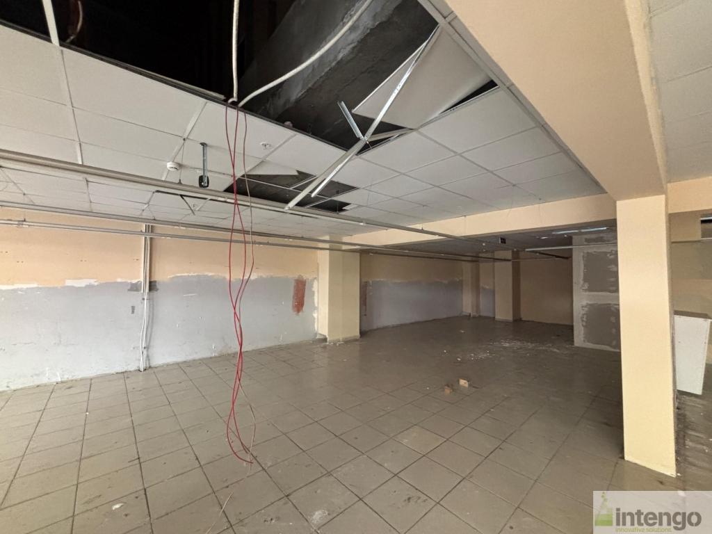 ESENYURT AKKOZA SİTESİ'NDE SATILIK ASMA KATLI DÜKKAN (BRG-652)