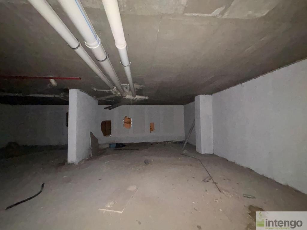 ESENYURT AKKOZA SİTESİ'NDE SATILIK ASMA KATLI DÜKKAN (BRG-652)