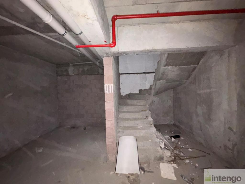 ESENYURT AKKOZA SİTESİ'NDE SATILIK ASMA KATLI DÜKKAN (BRG-652)