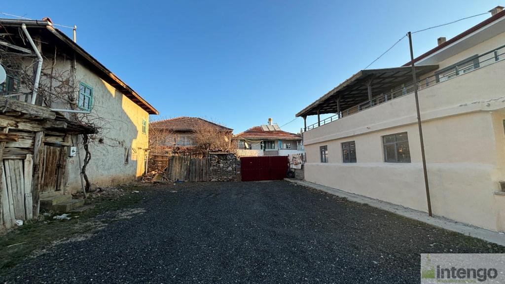 SANDIKLI YAVAŞLAR KÖYÜNDE SATILIK MÜSTAKİL EV VE ARSASI (AB-424)