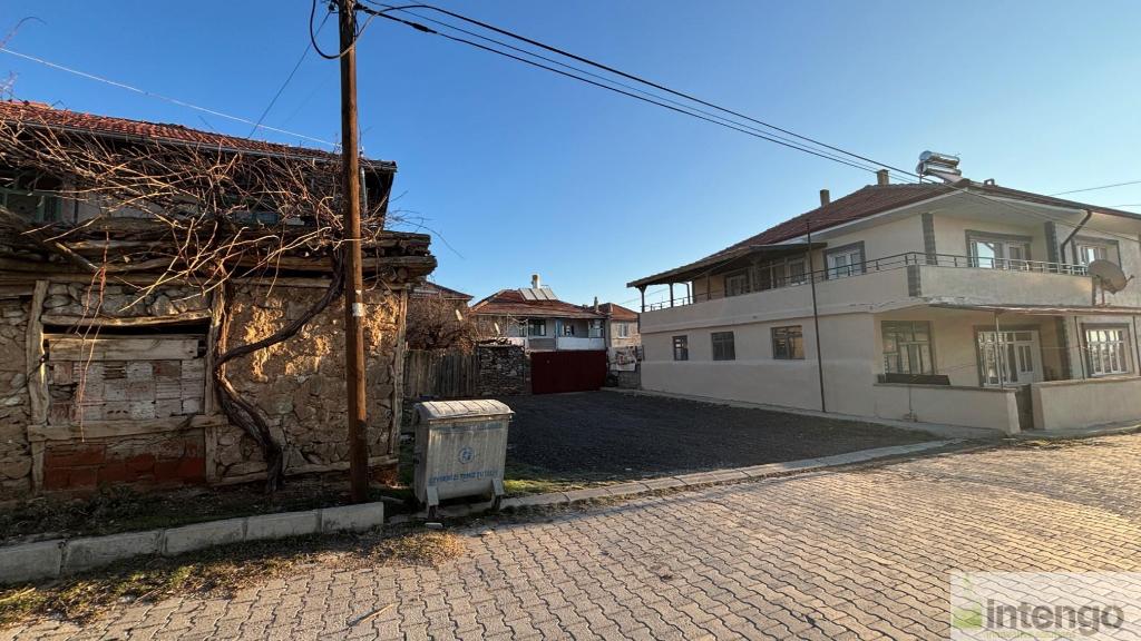 SANDIKLI YAVAŞLAR KÖYÜNDE SATILIK MÜSTAKİL EV VE ARSASI (AB-424)