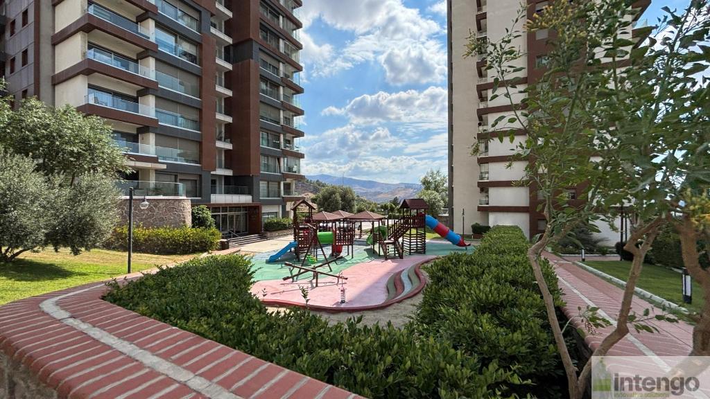 KARŞIYAKA 360 SİTESİ'NDE SATILIK DAİRE (AB-1284)