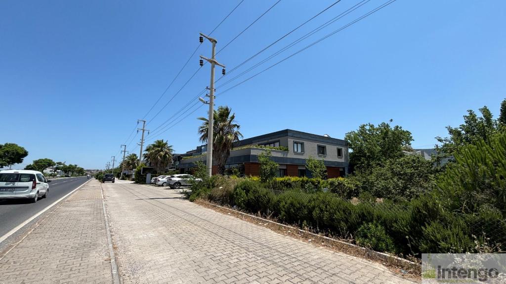 URLA'DA CADDE ÜZERİ GENİŞ DÜKKAN (101544243)