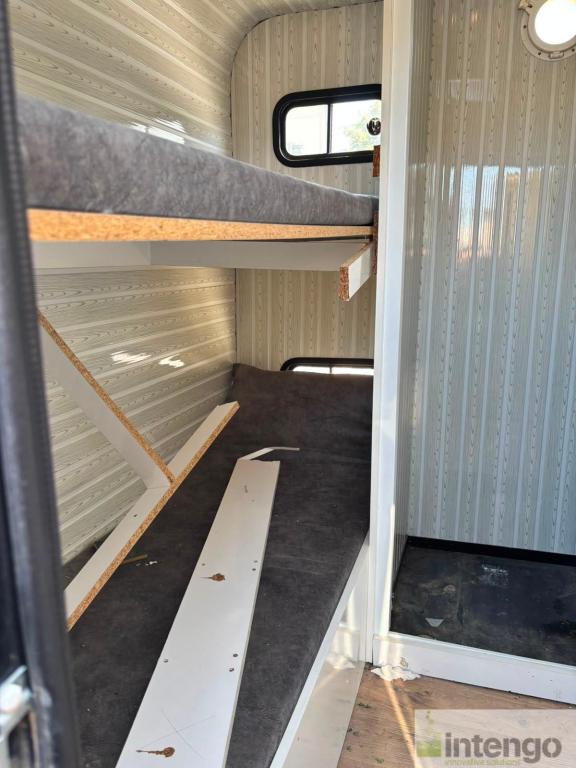 3.90 LOTUS MODEL KARAVAN