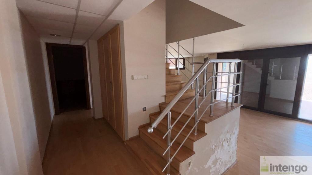 FOÇA'DA HAVUZLU BAHÇELİ TRİPLEKS VİLLA (101715556) — foto 13