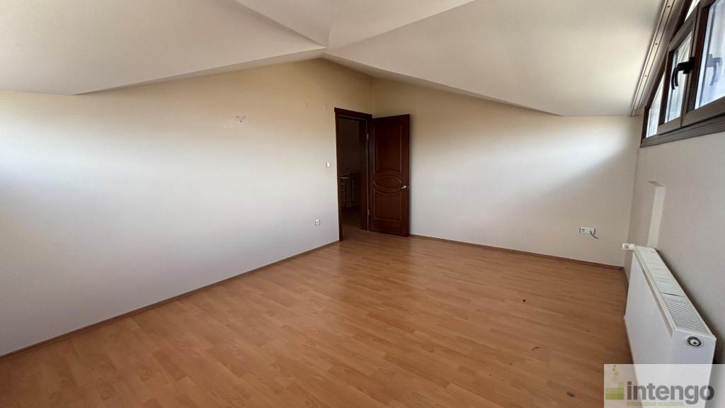 FOÇA'DA HAVUZLU BAHÇELİ TRİPLEKS VİLLA (101715556) — foto 24