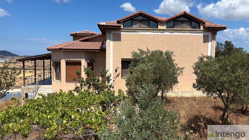 FOÇA'DA HAVUZLU BAHÇELİ TRİPLEKS VİLLA (101715556) — foto 2