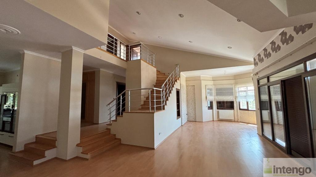 FOÇA'DA HAVUZLU BAHÇELİ TRİPLEKS VİLLA (101715556) — foto 11