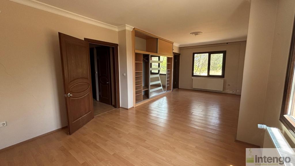 FOÇA'DA HAVUZLU BAHÇELİ TRİPLEKS VİLLA (101715556) — foto 14