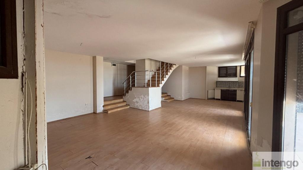 FOÇA'DA HAVUZLU BAHÇELİ TRİPLEKS VİLLA (101715556) — foto 7