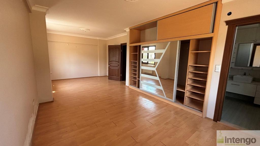 FOÇA'DA HAVUZLU BAHÇELİ TRİPLEKS VİLLA (101715556) — foto 15