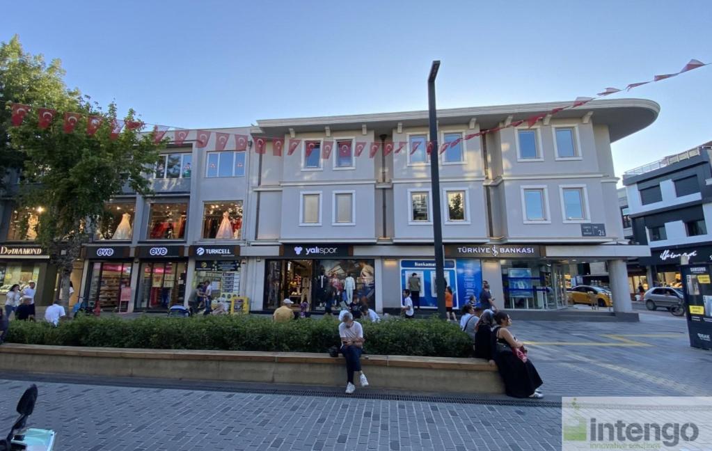 UŞAK MERKEZ İSMETPAŞA CADDESİ'NDE SATILIK 4 KATLI DÜKKAN (T-100656)