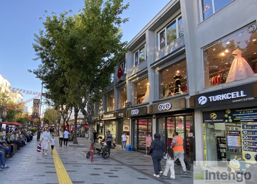 UŞAK MERKEZ İSMETPAŞA CADDESİ'NDE SATILIK 4 KATLI DÜKKAN (T-100656)