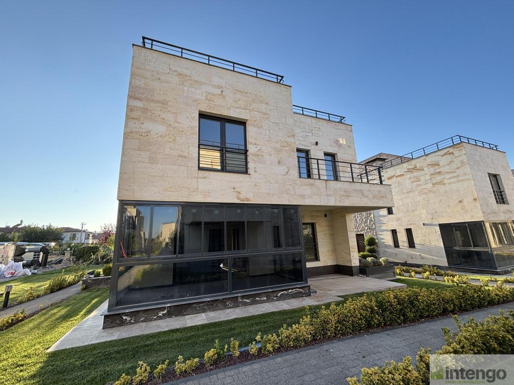 AVANOS AVA VİLLALARI SİTESİ'NDE SATILIK TRİPLEKS VİLLA (T-306812)