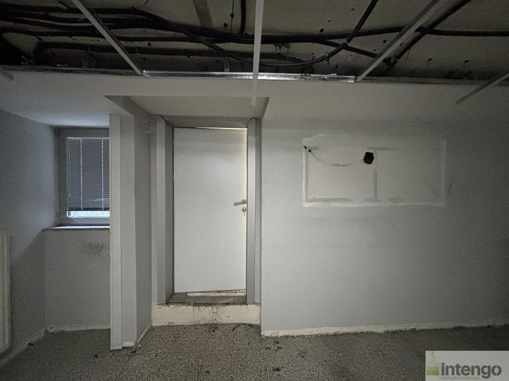 BEŞİKTAŞ DEREBOYU CADDESİ'NDE SATILIK 3 KATLI DÜKKAN (T-100503)