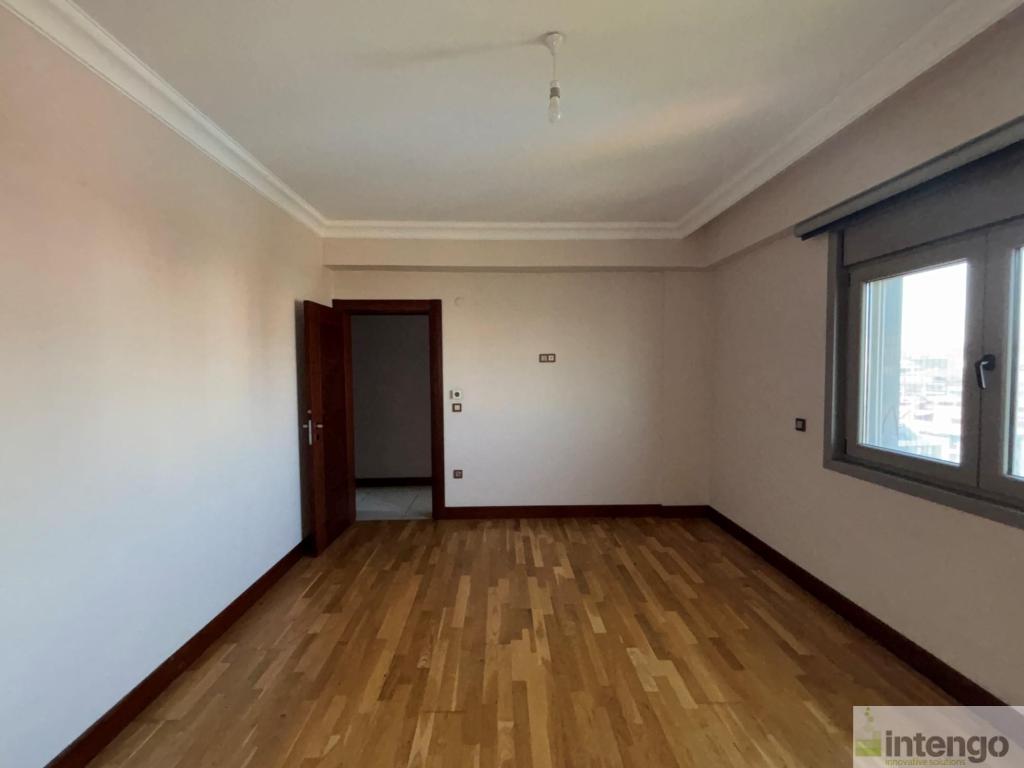 PENDİK SAHİL KONAKLARI'NDA SATILIK DENİZ MANZARALI DAİRE (V-796)