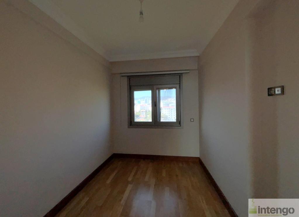 PENDİK SAHİL KONAKLARI'NDA SATILIK DENİZ MANZARALI DAİRE (V-796)