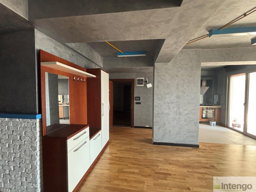 PENDİK SAHİL KONAKLARI'NDA SATILIK DENİZ MANZARALI DAİRE (V-796)