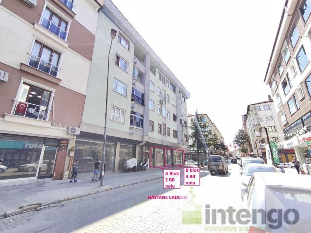 YALVAÇ KAŞYUKARI MAHALLESİ'NDE SATILIK CADDE ÜZERİ DEPOLU DÜKKAN (V-811)