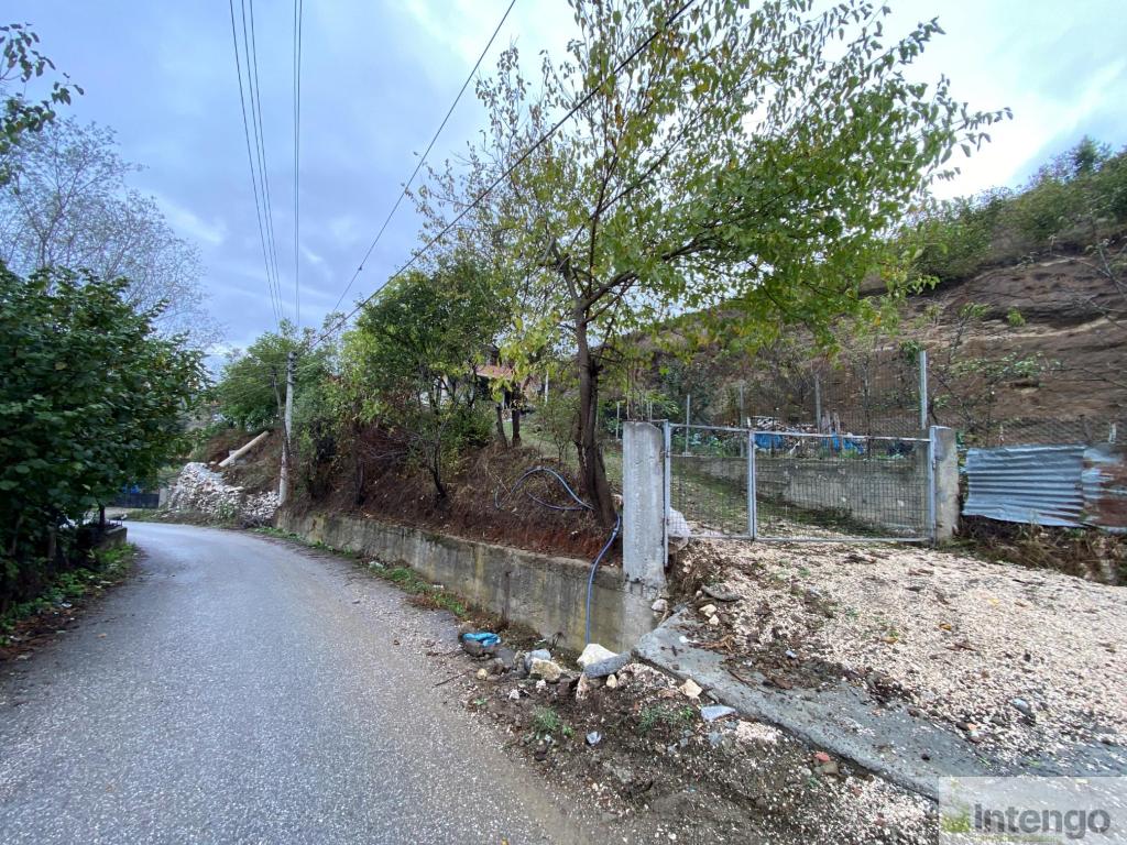 YIĞILCA HACILAR KÖYÜ'NDE HİSSELİ ARSA VE MÜSTAKİL EV (R-1458)